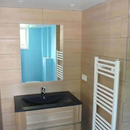 Four Seasons Apartment *